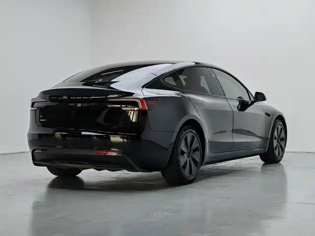 Tesla Model 3 — фото 8