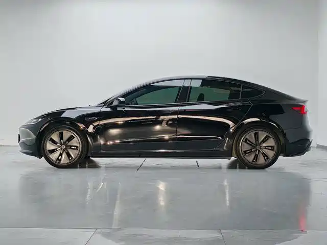 Tesla Model 3 — фото 10