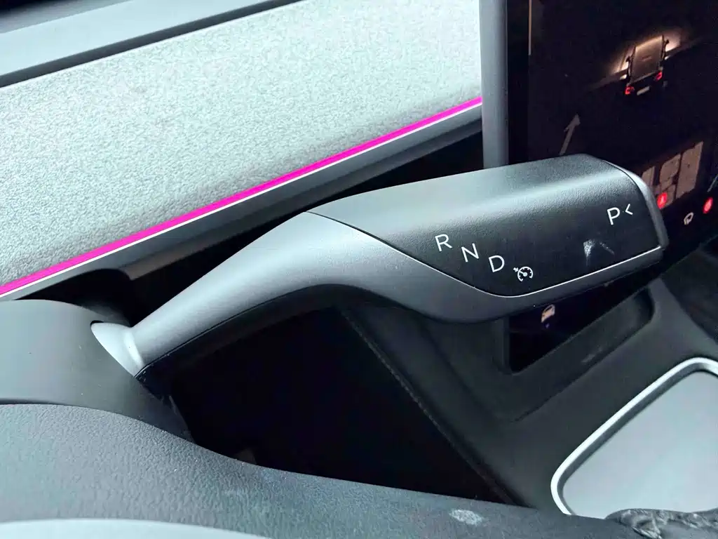 Tesla Model Y — фото 17