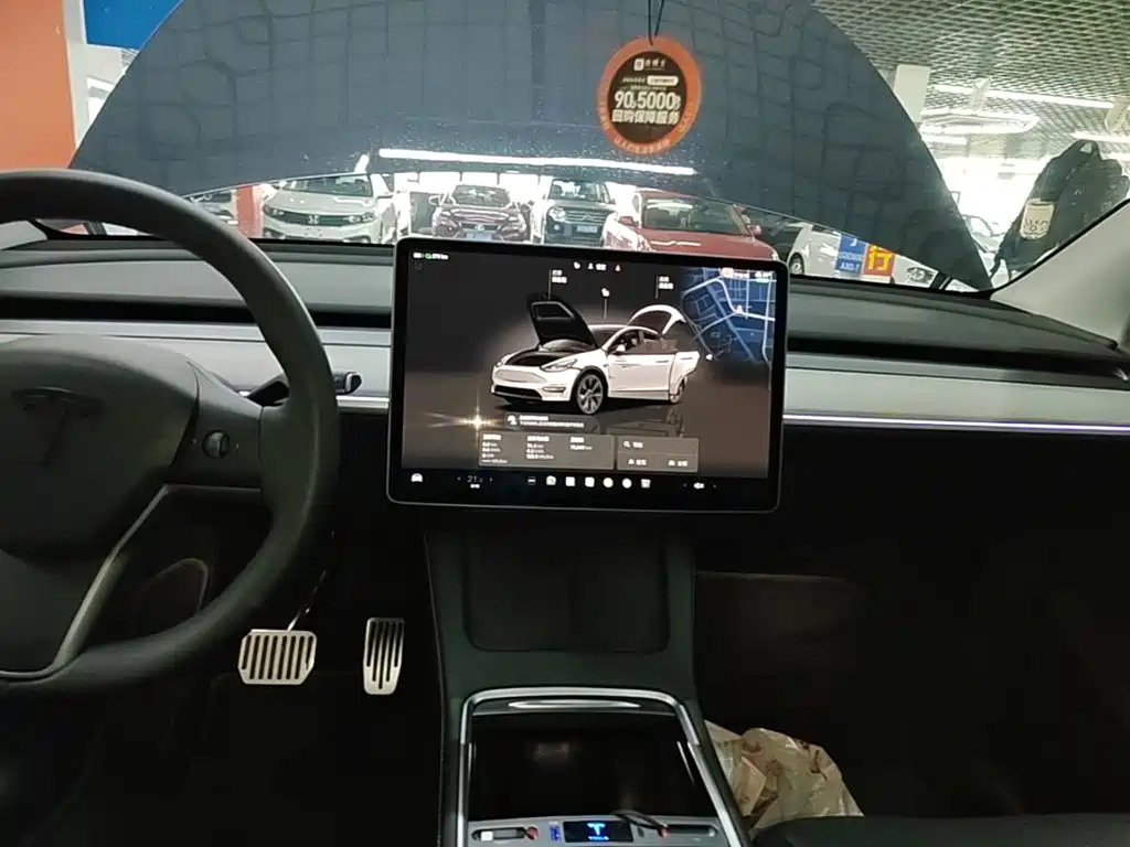 Tesla Model Y — фото 13