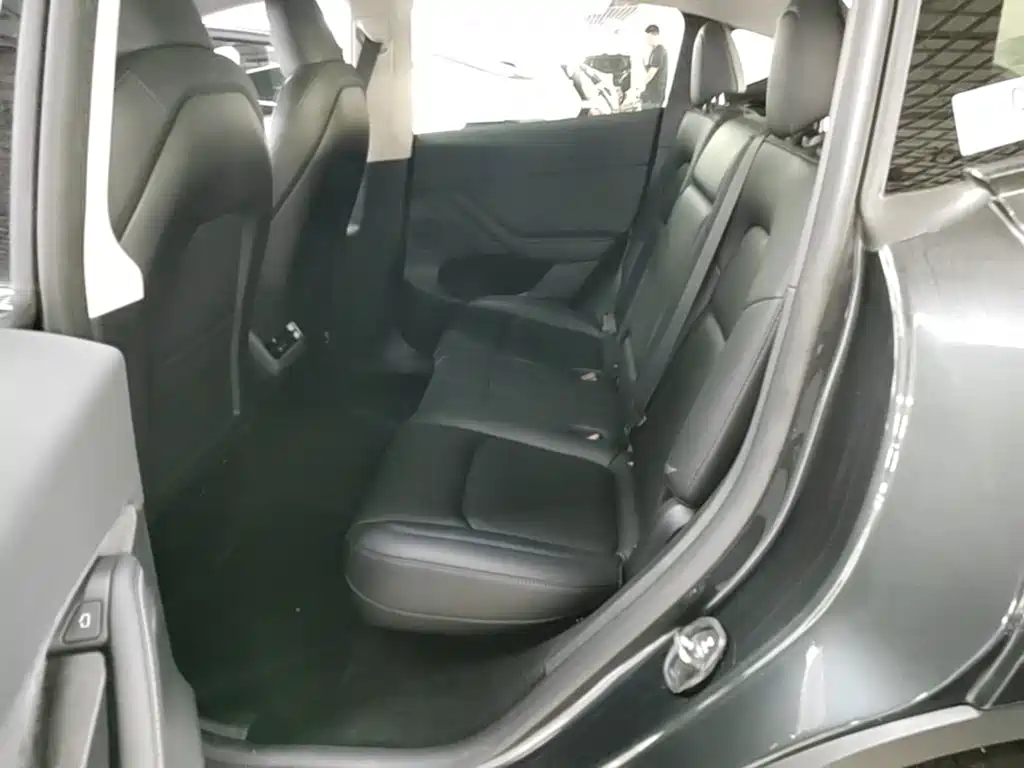 Tesla Model Y — фото 17