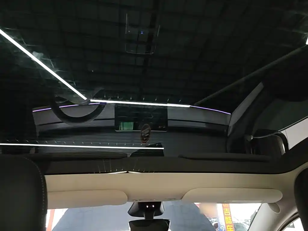 Tesla Model Y — фото 18
