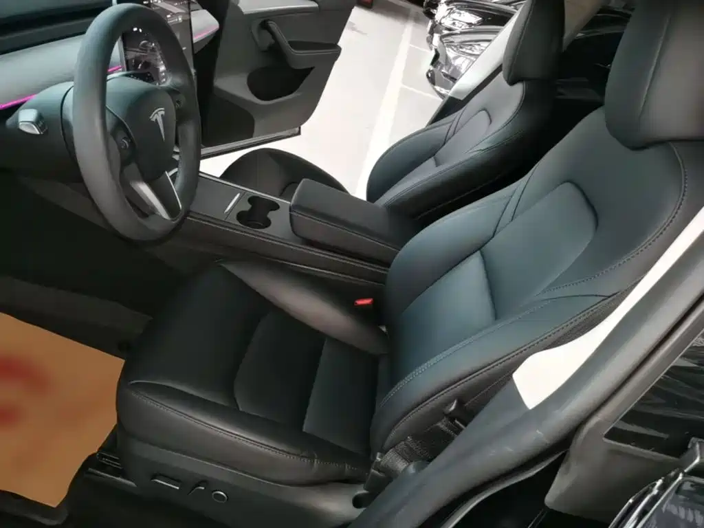 Tesla Model Y — фото 15