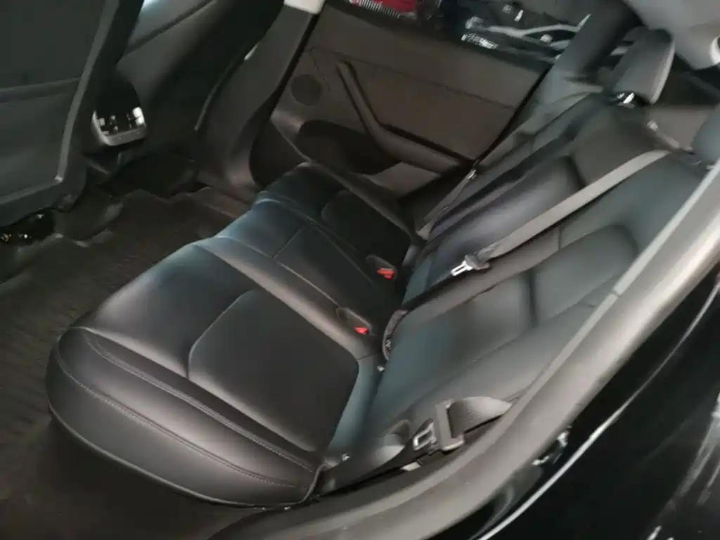 Tesla Model Y — фото 17