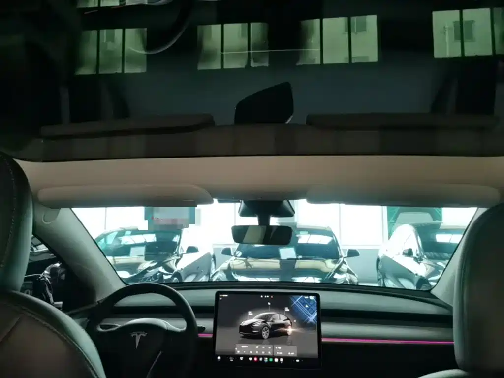 Tesla Model Y — фото 18