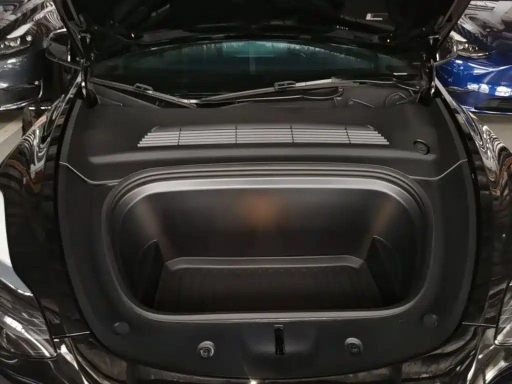 Tesla Model Y — фото 20