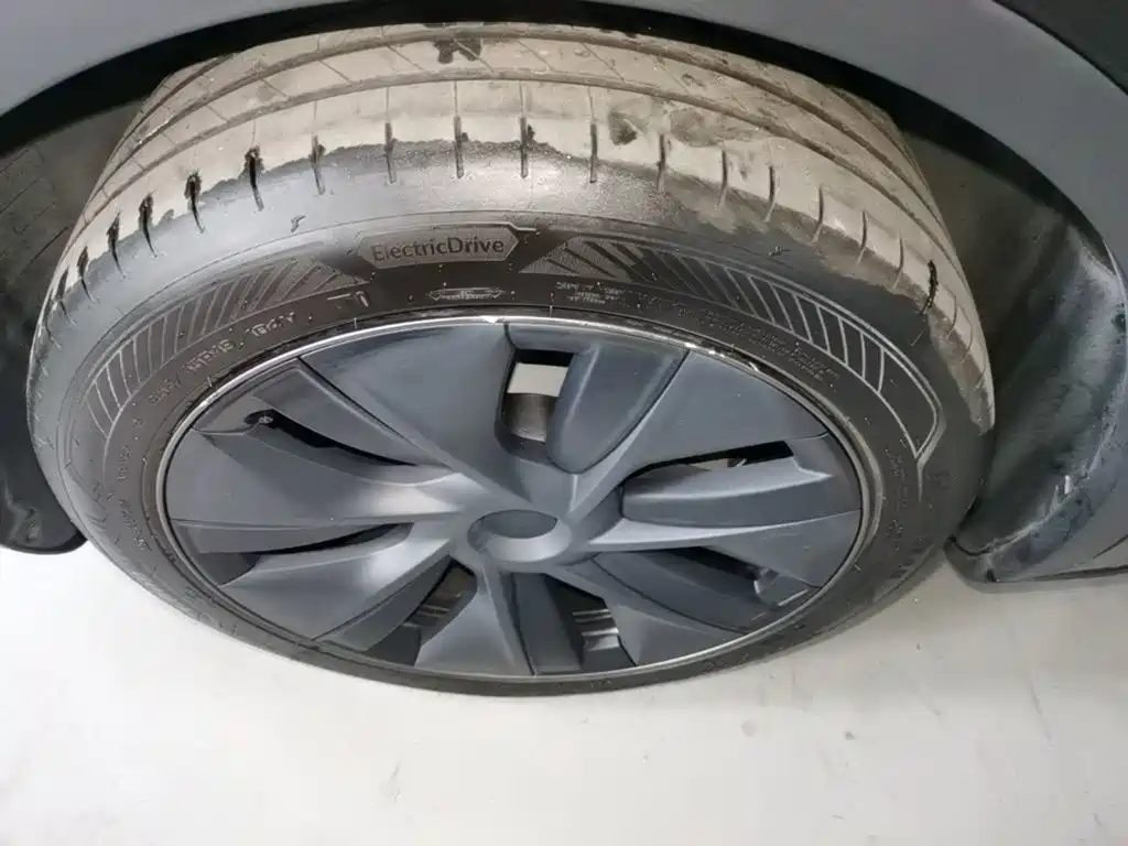 Tesla Model Y — фото 23