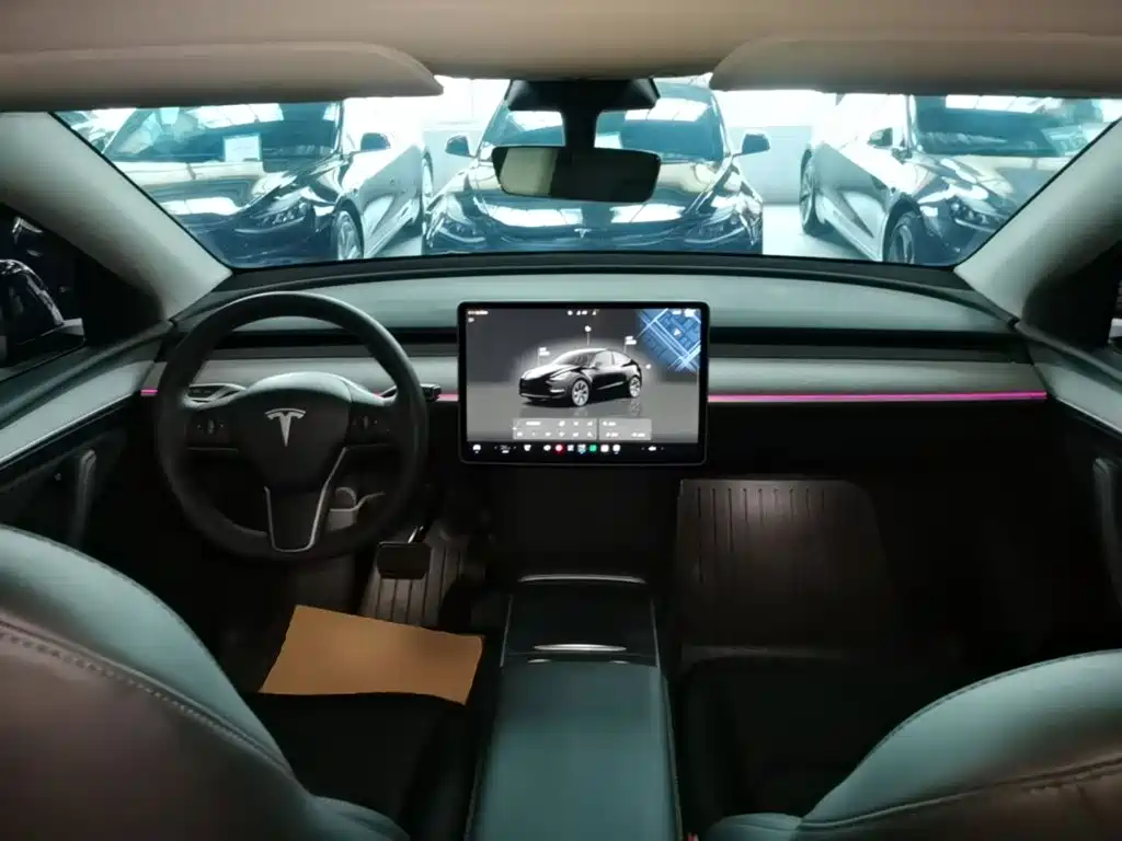 Tesla Model Y — фото 10