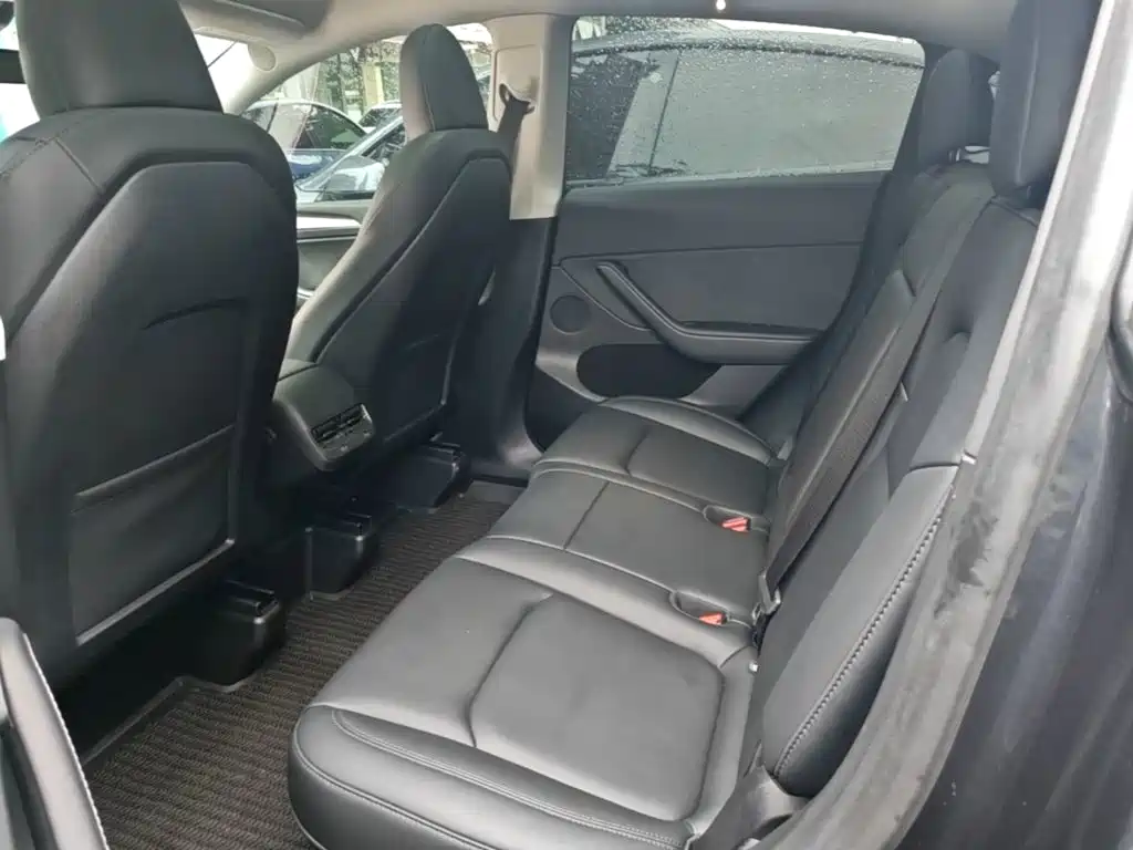 Tesla Model Y — фото 17