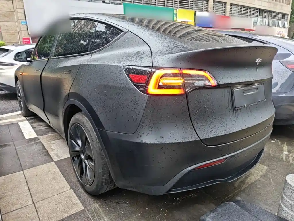 Tesla Model Y — фото 5
