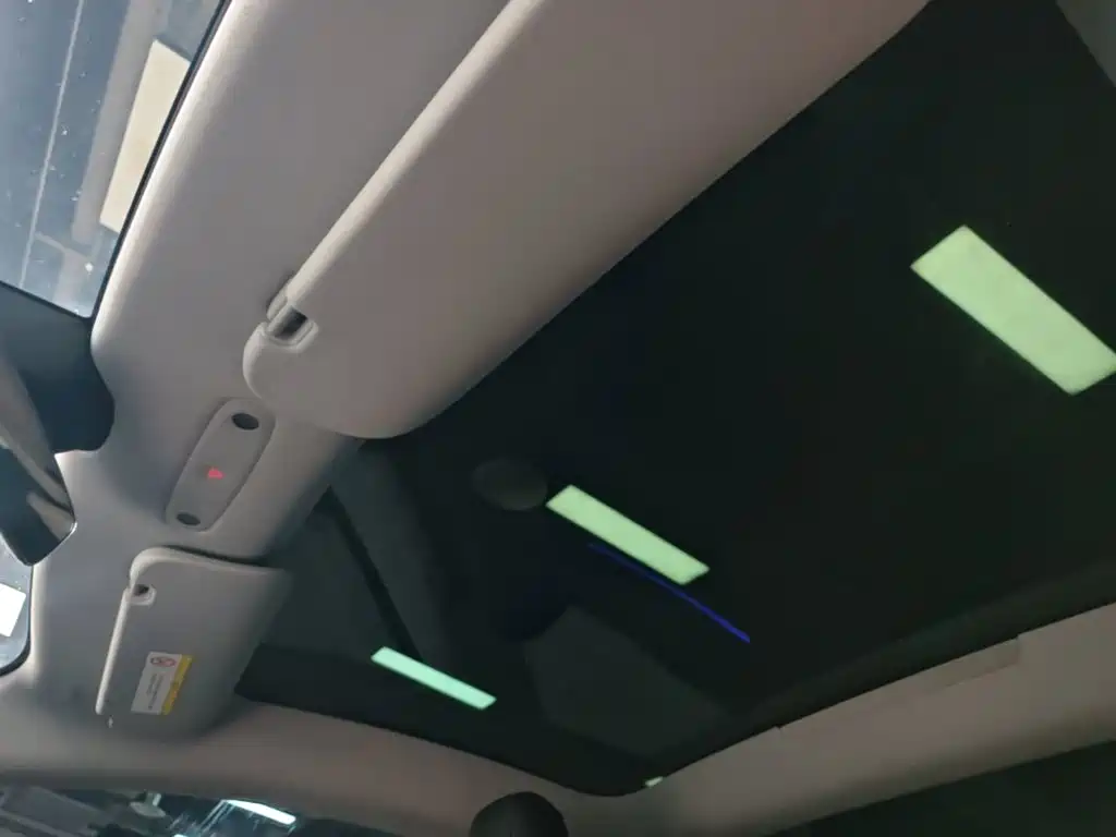 Tesla Model 3 — фото 14