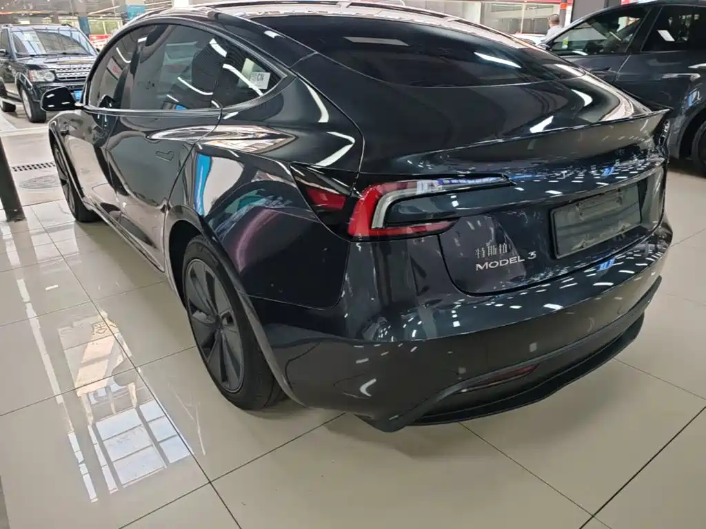 Tesla Model 3 — фото 23