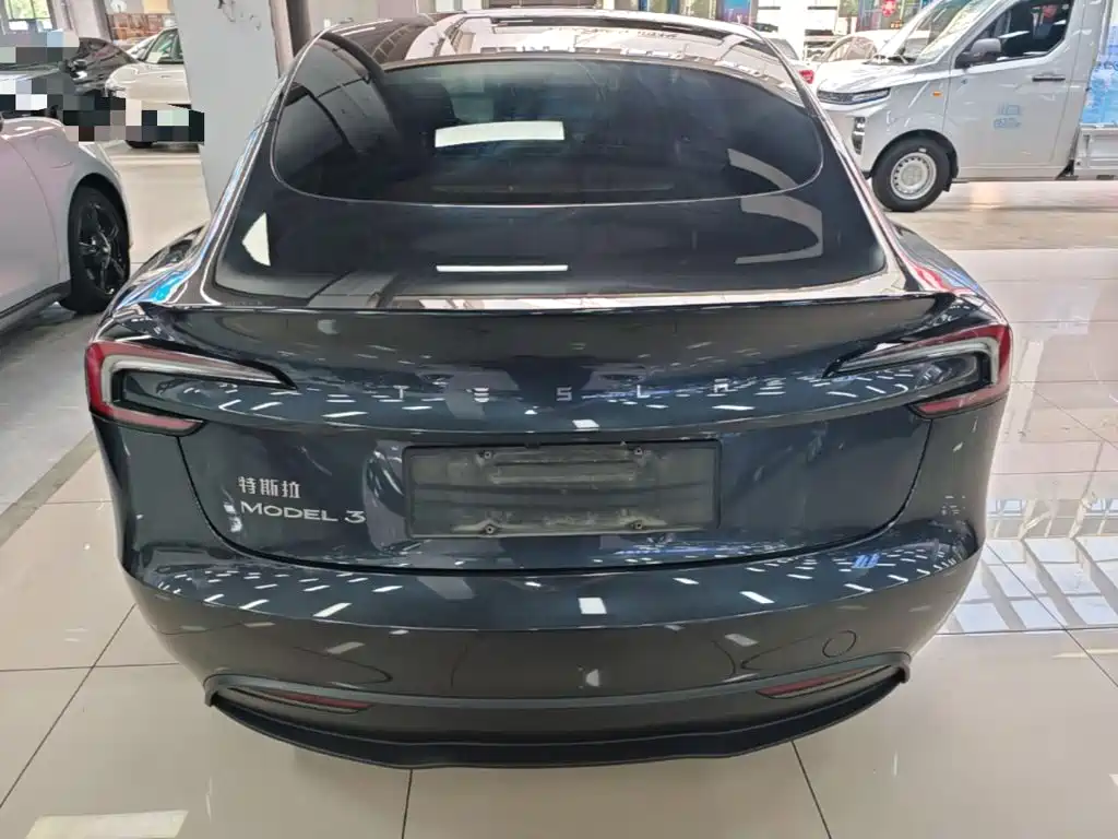 Tesla Model 3 — фото 4