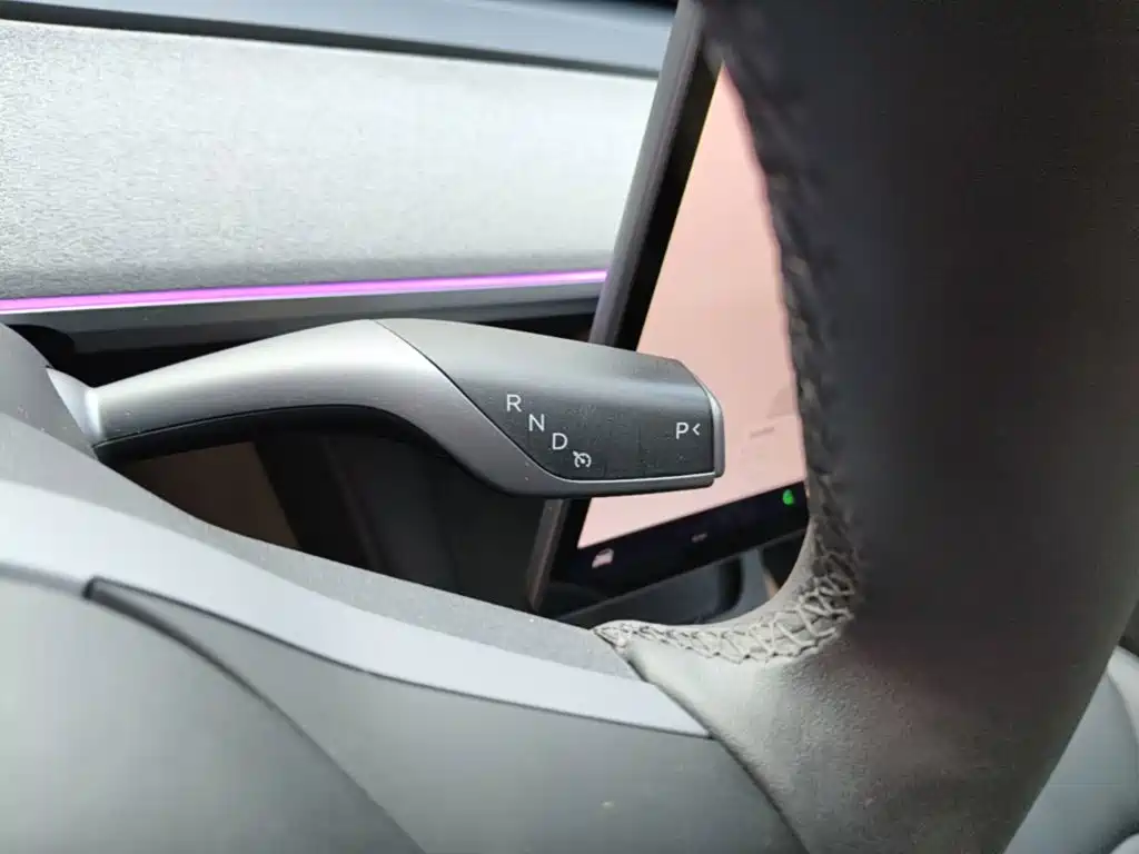 Tesla Model Y — фото 14