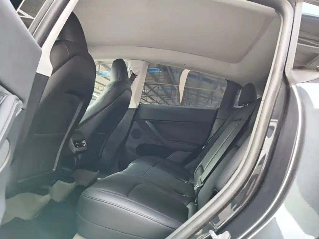 Tesla Model Y — фото 17