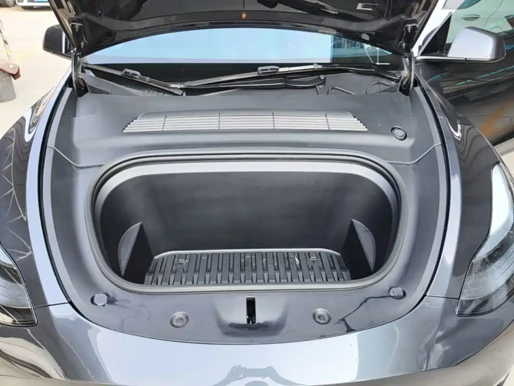 Tesla Model Y — фото 20