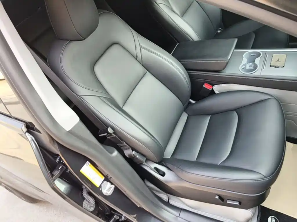 Tesla Model Y — фото 25