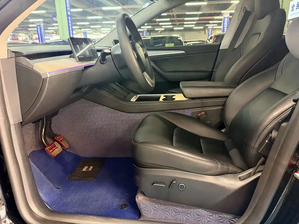 Tesla Model Y — фото 10