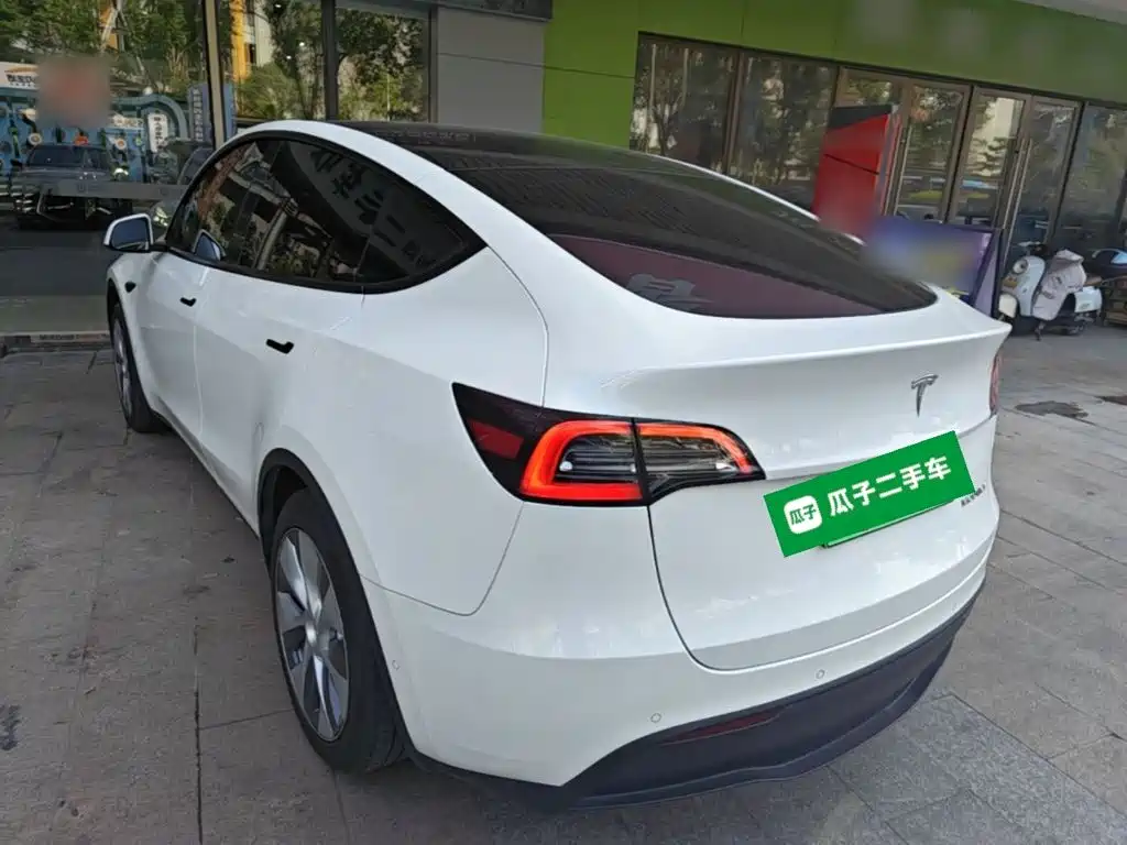 Tesla Model Y — фото 5