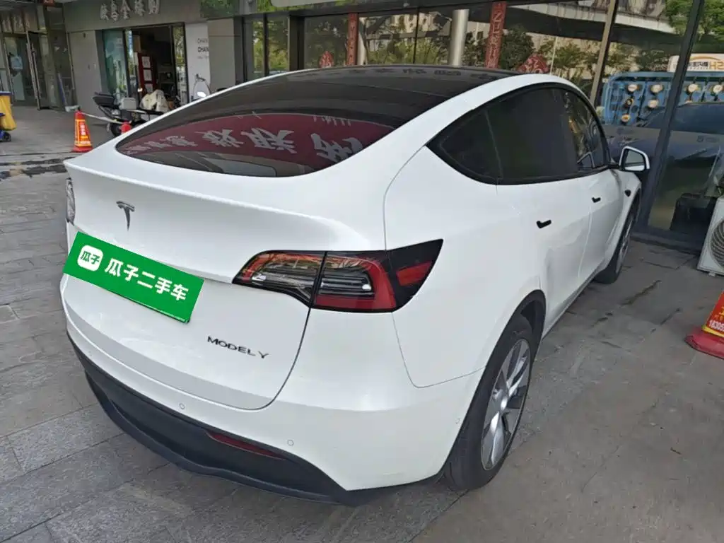 Tesla Model Y — фото 7