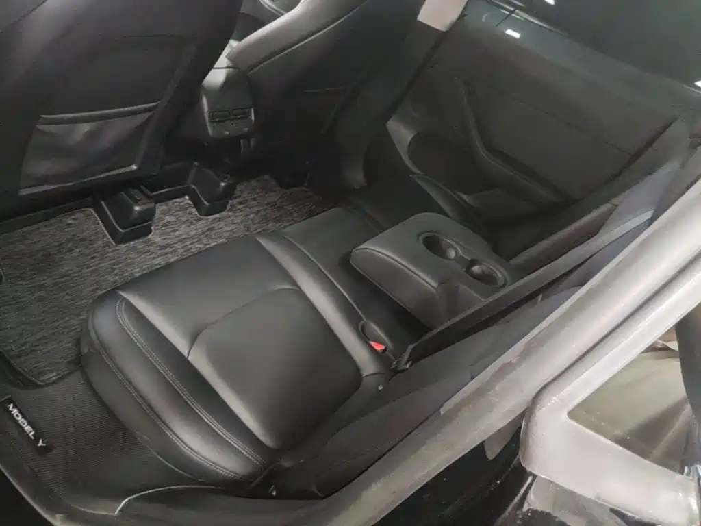 Tesla Model Y — фото 17