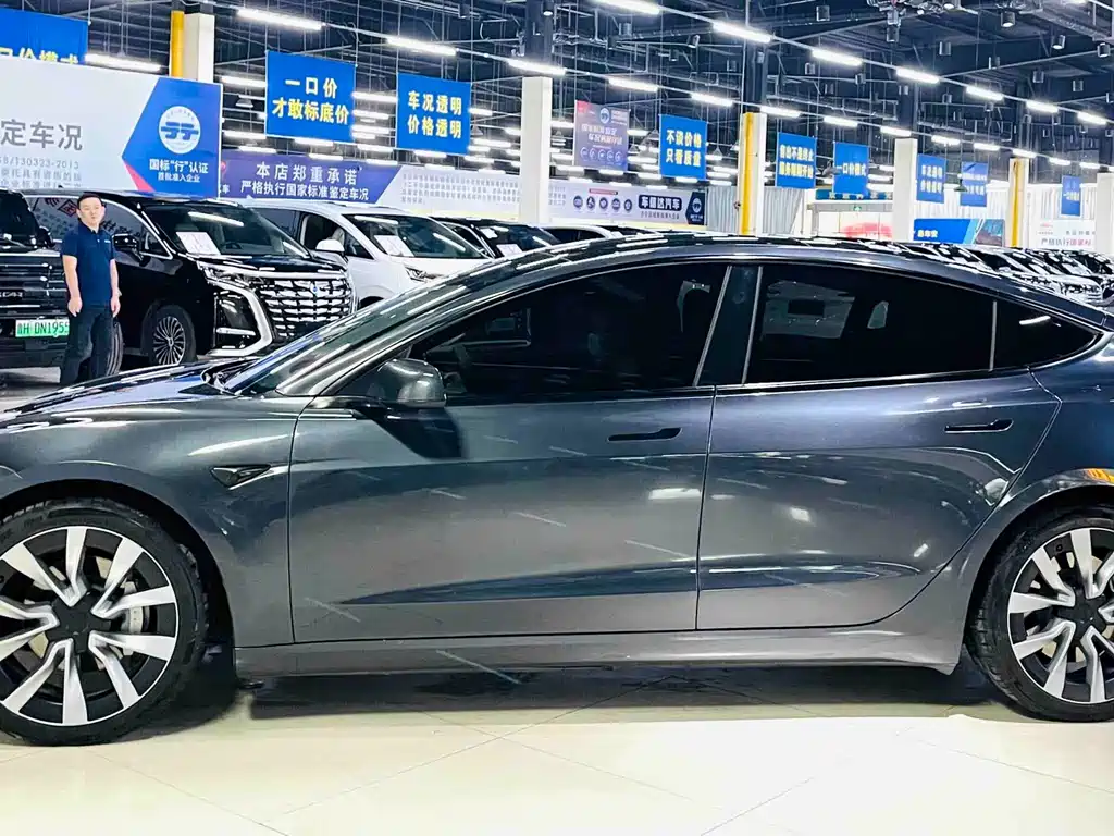 Tesla Model 3 — фото 5