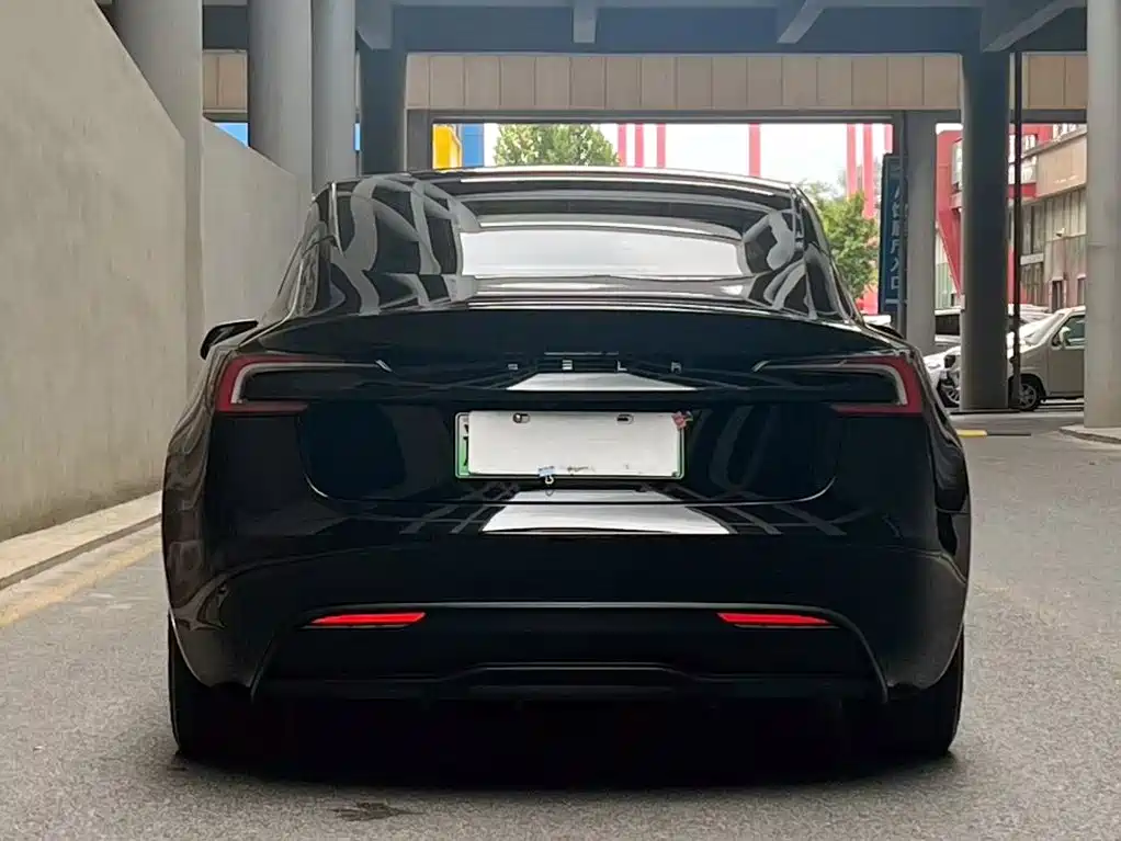 Tesla Model 3 — фото 2