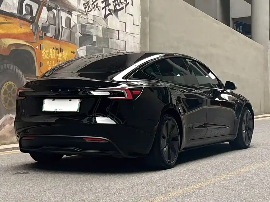 Tesla Model 3 — фото 3