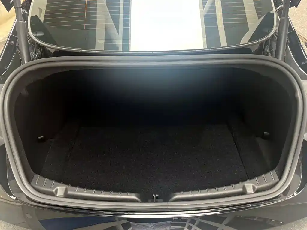 Tesla Model 3 — фото 5