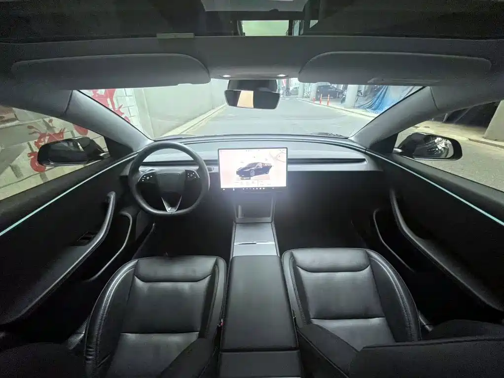Tesla Model 3 — фото 9