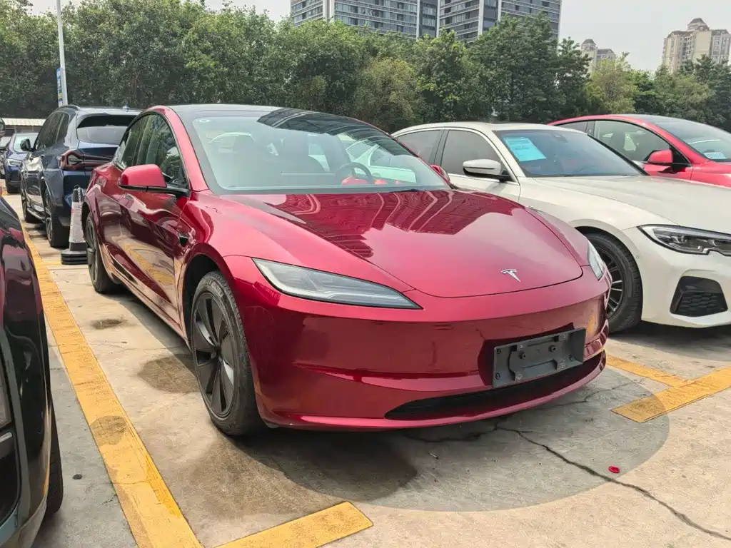 Tesla Model 3 — фото 3