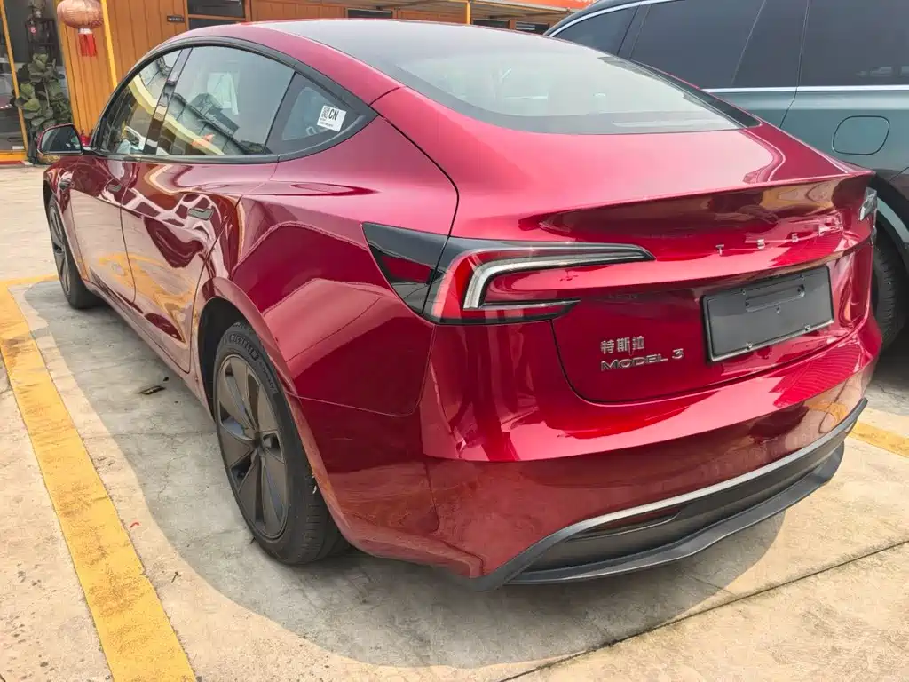 Tesla Model 3 — фото 8