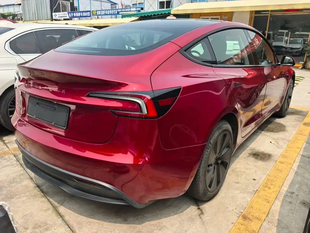 Tesla Model 3 — фото 9