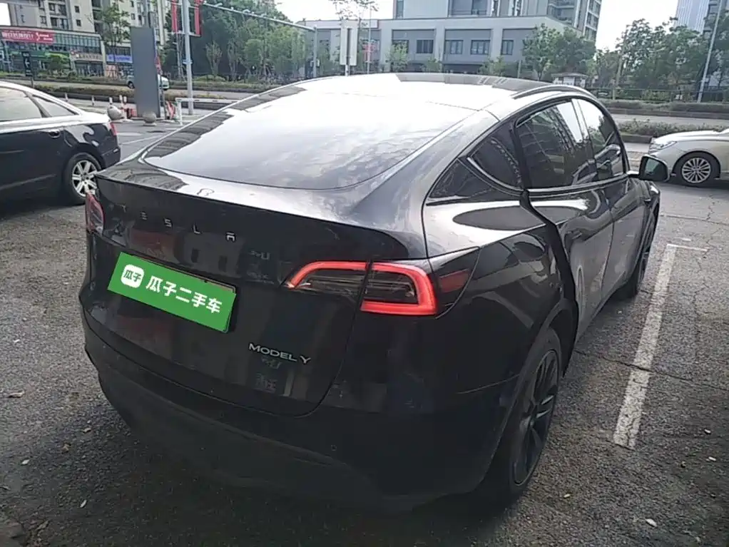Tesla Model Y — фото 7