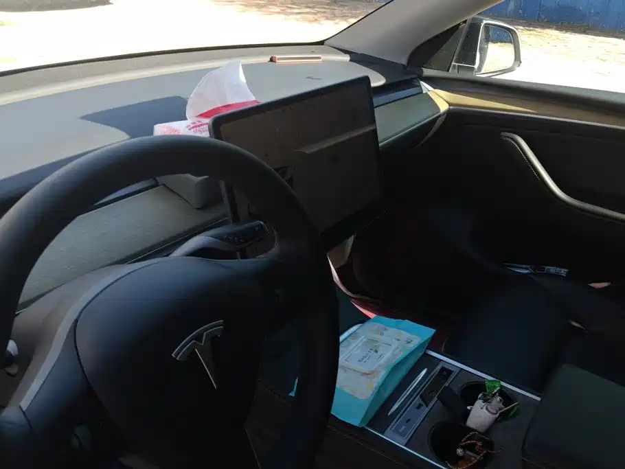 Tesla Model Y — фото 13