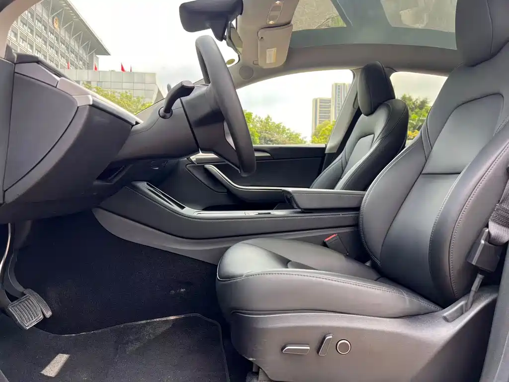 Tesla Model Y — фото 11