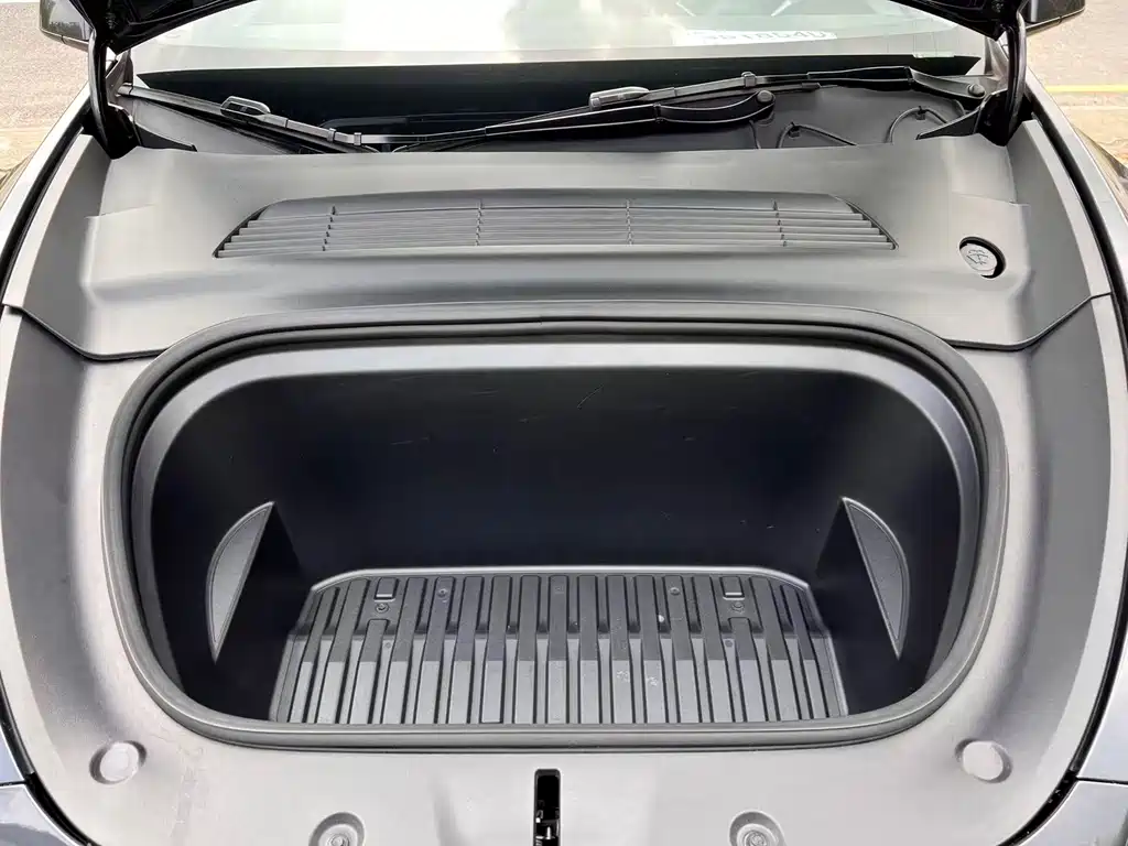 Tesla Model Y — фото 20