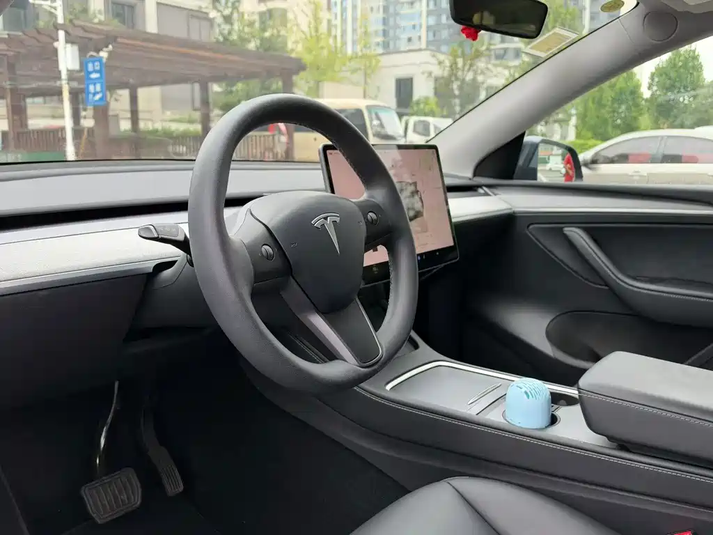 Tesla Model Y — фото 4