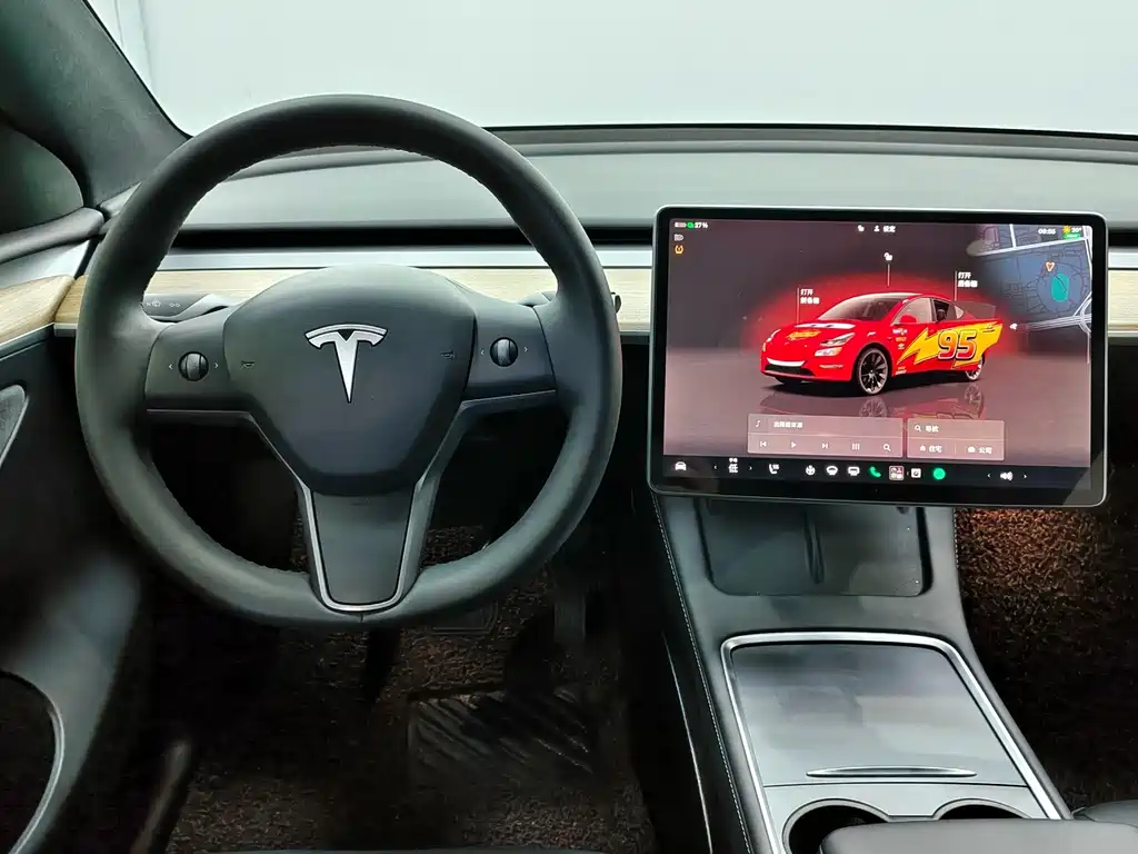 Tesla Model Y — фото 11