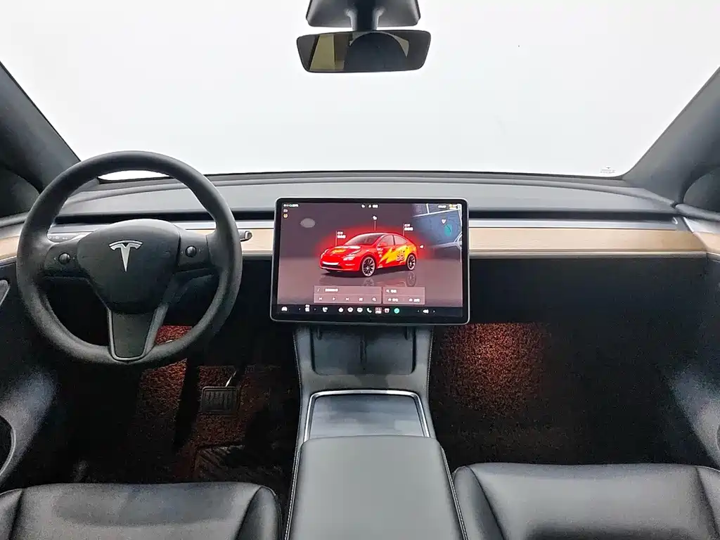 Tesla Model Y — фото 10