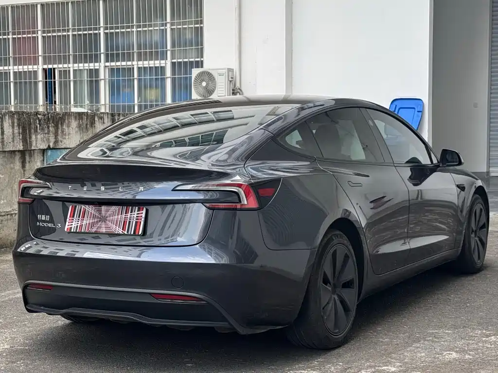 Tesla Model 3 — фото 11