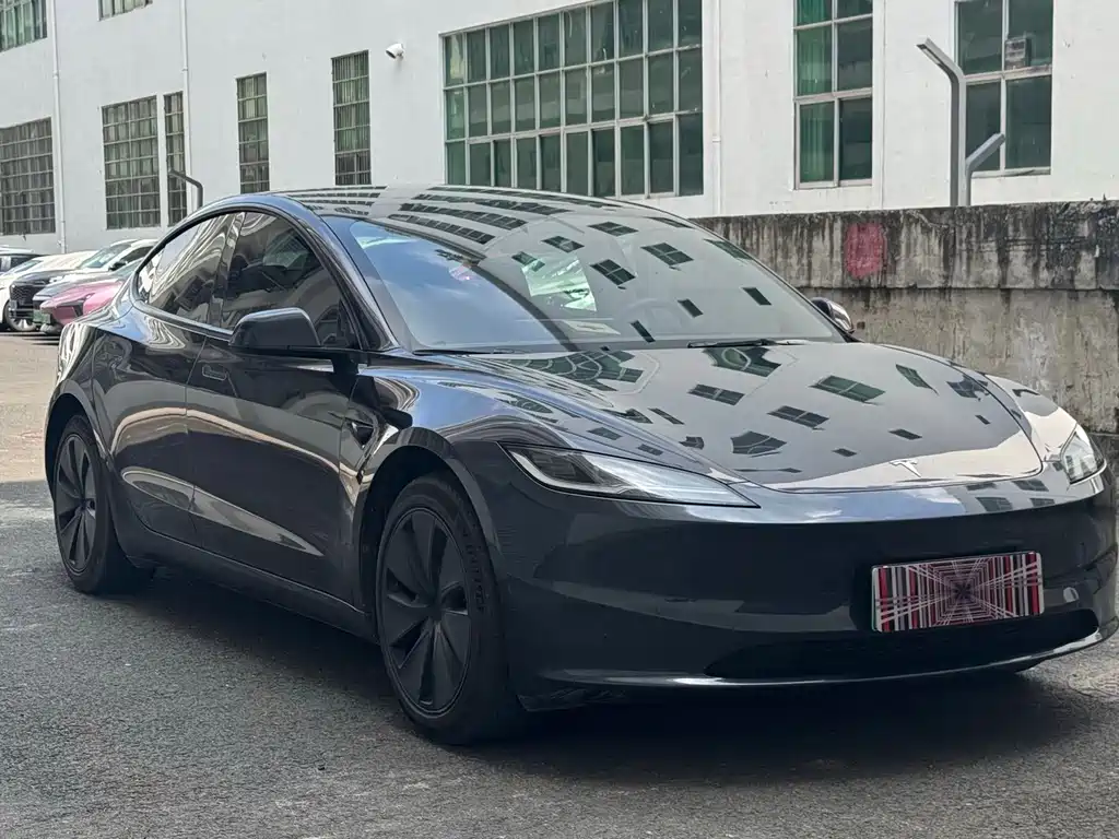 Tesla Model 3 — фото 3