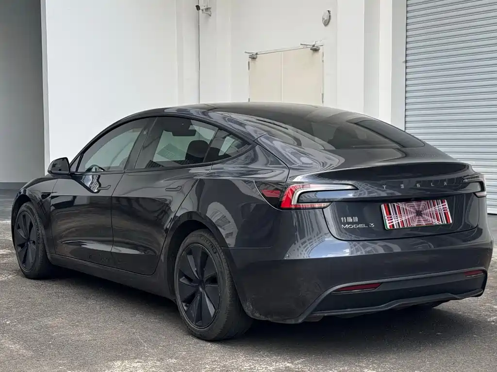Tesla Model 3 — фото 9