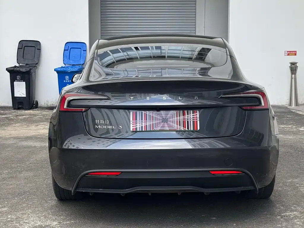 Tesla Model 3 — фото 10