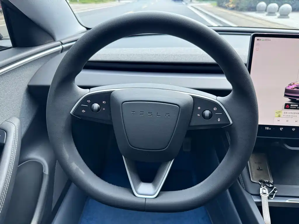 Tesla Model 3 — фото 13