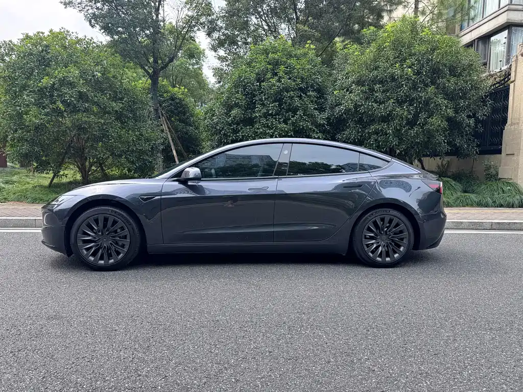 Tesla Model 3 — фото 3