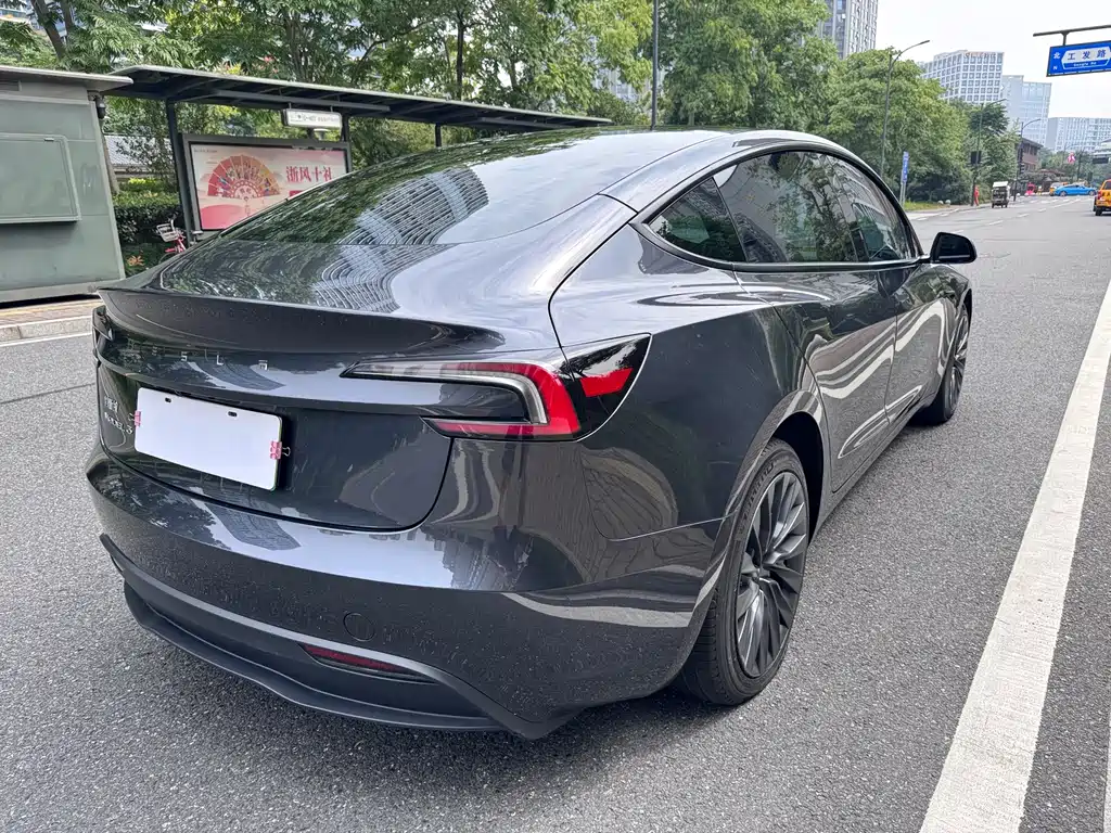 Tesla Model 3 — фото 6