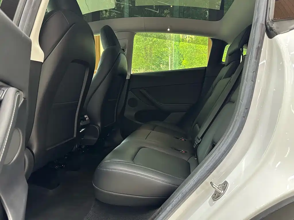 Tesla Model Y — фото 13