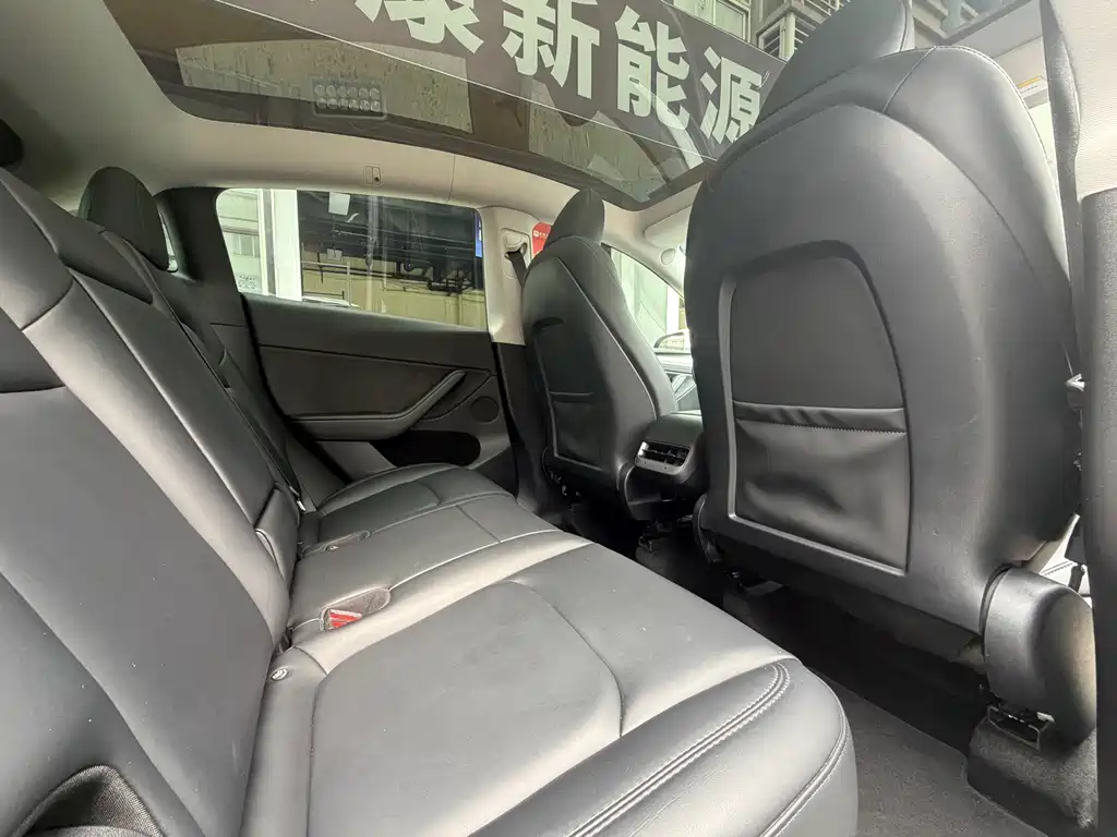 Tesla Model Y — фото 11