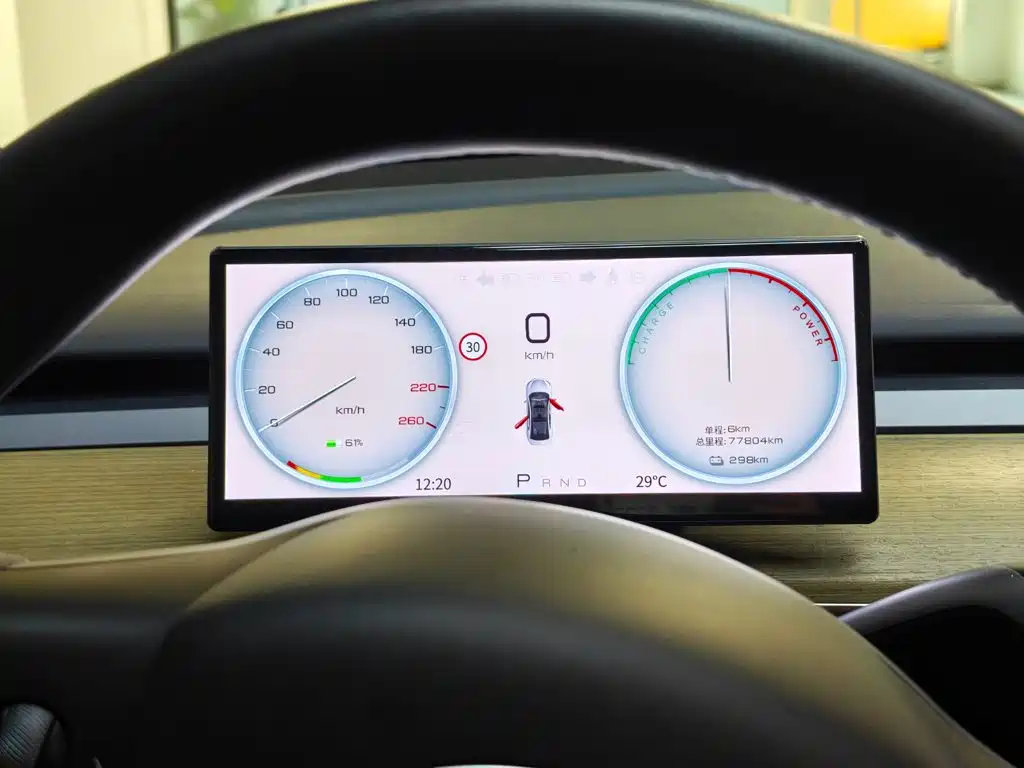 Tesla Model Y — фото 11